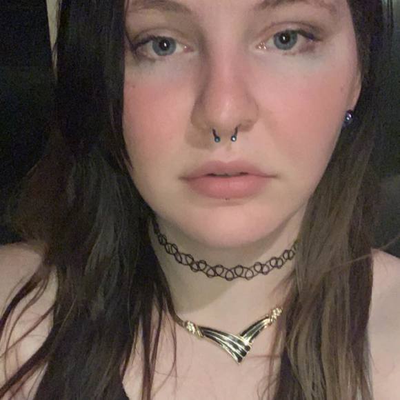 Meet your Posher, Anjelica - Picture 1 of 1